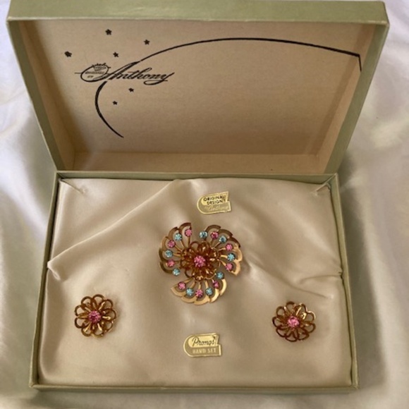 Vintage Anthony Jewelry Set in Original Box - Picture 2 of 16